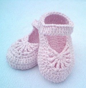 Paid Pattern] Easy-To-Make Lovely Crochet Shoes For Baby Girl .