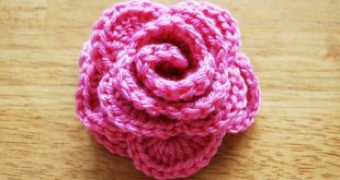 Crochet roses in 9 steps: Free crochet pattern with step by step .