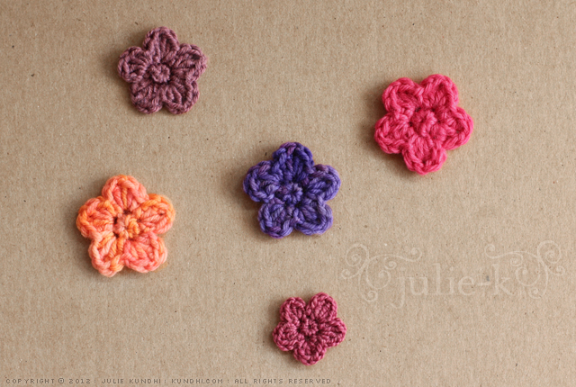 tiny crochet flower pattern