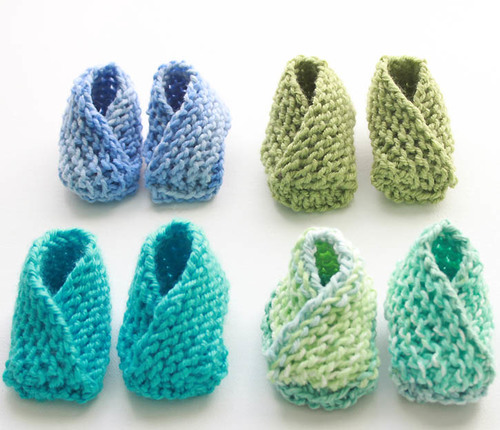 Crossover Knit Baby Booties Pattern | FaveCrafts.c