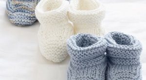 Basic Knit Baby Booties Pattern (Beginner) | AllFreeKnitting.c